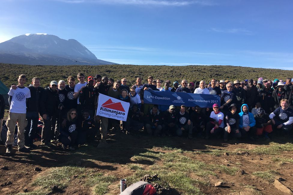 Die gesamte Gruppe vor dem Aufstieg Die gesamte Gruppe vor dem Aufstieg
