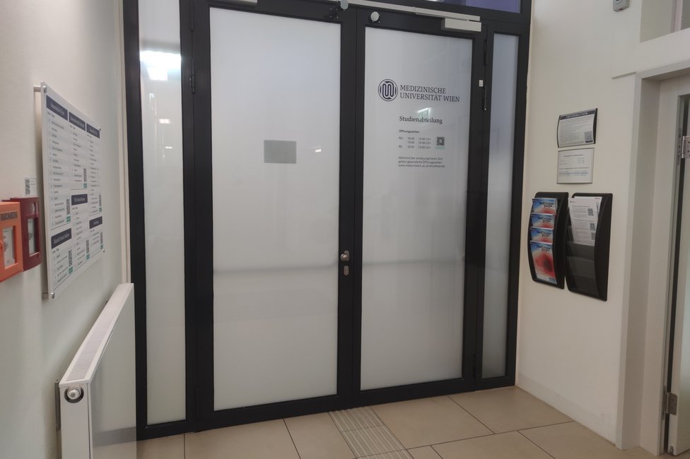 Eingangsbereich Studienabteilung - Türe